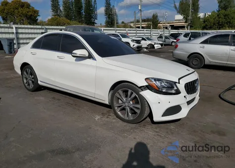 2016 Mercedes-Benz C 300 4Matic из США, поврежденный, VIN 55SWF4KB2GU175343